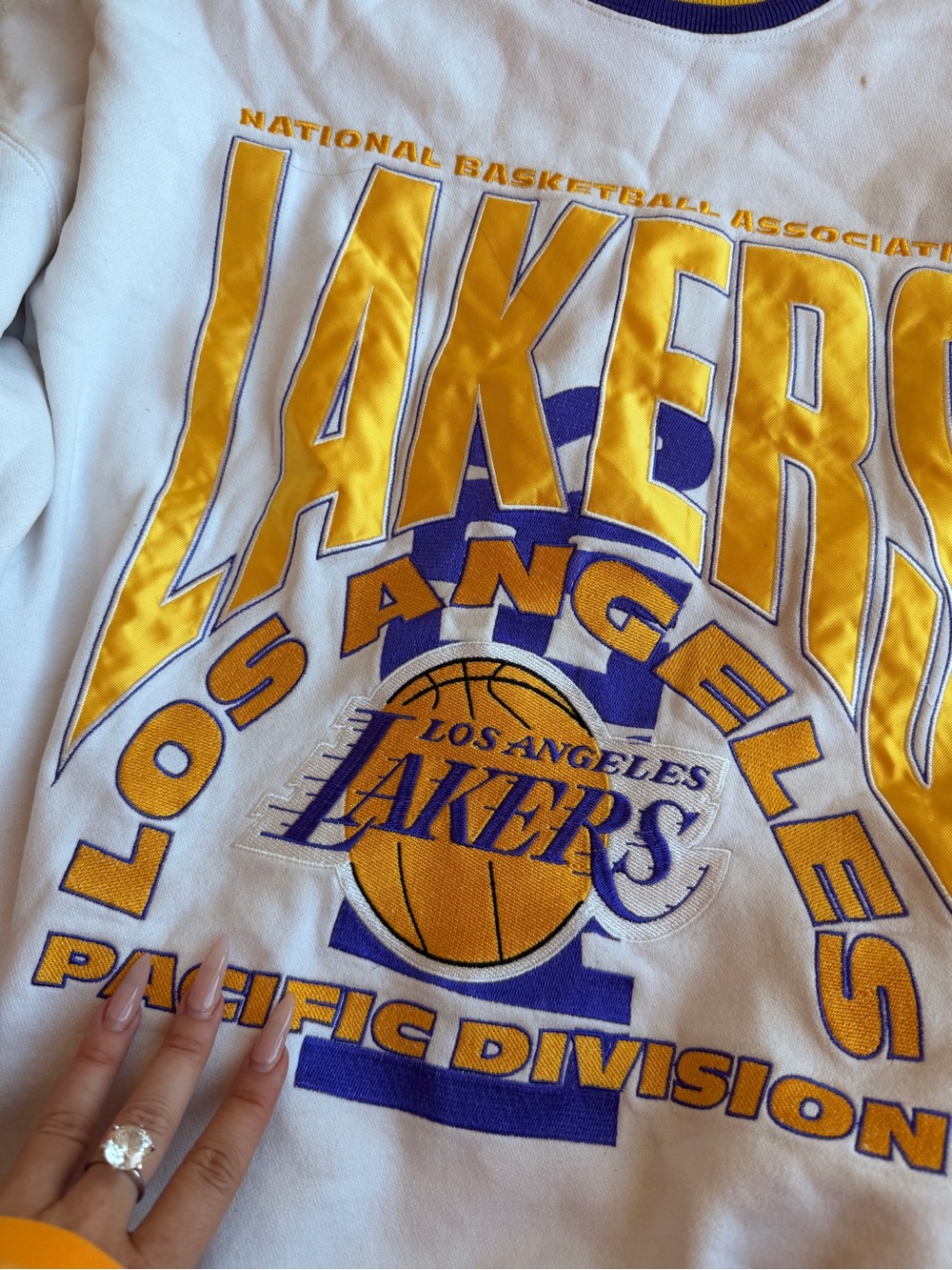 LAKERS Sweatshirt - Picture 2 of 4